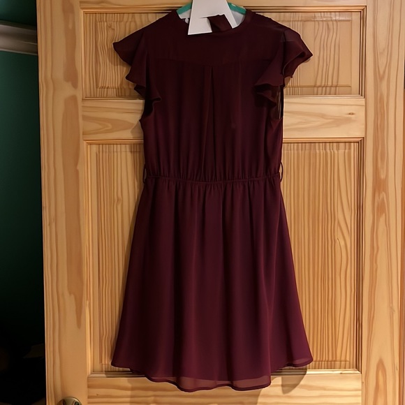 Maroon mini dress with flutter sleeves and sash/belt. Size M. - Picture 5 of 5